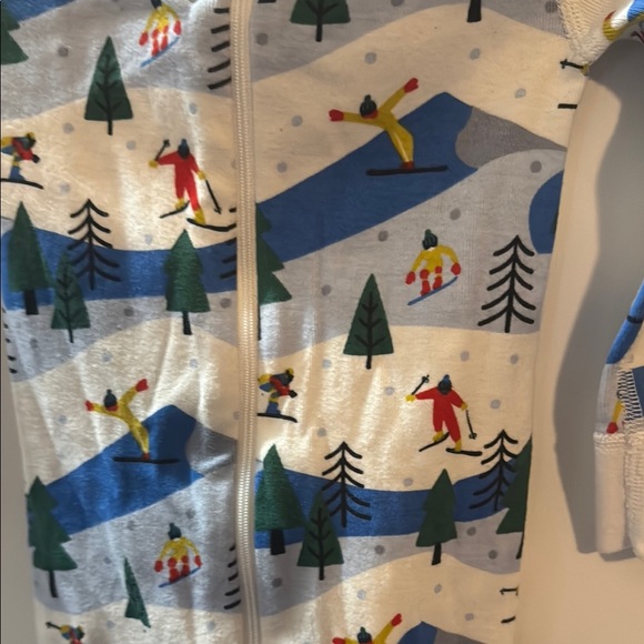 Hanna Andersson White and Blue ski Print Footies - Picture 3 of 3